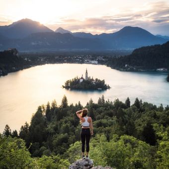 F010411-lake_bled_slovenia_sunrise_with_andrea_by_michael_matti-photo-m.jpg