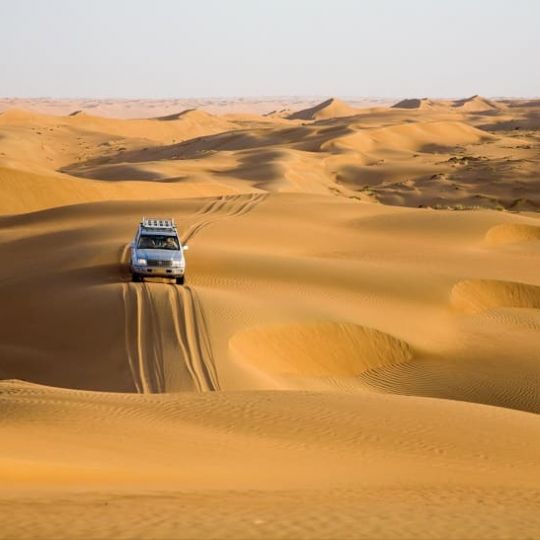 authentic-luxury-luxury-desert-camp-jeep-safari-02.jpeg
