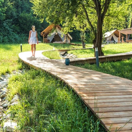 world-of-glamping-collection-vineyard-glamping-chateau-ramsak-resort8.jpg